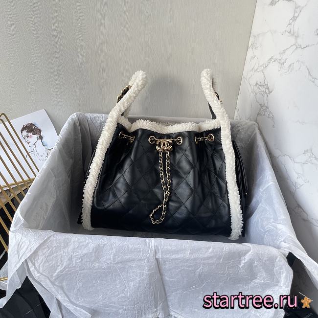 Chanel 25 small handbag Crumpled shearling sheepskin Black, gold - 1