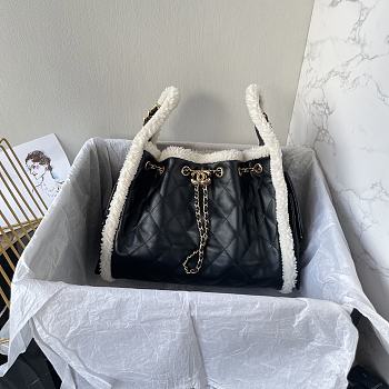 Chanel 25 small handbag Crumpled shearling sheepskin Black, gold