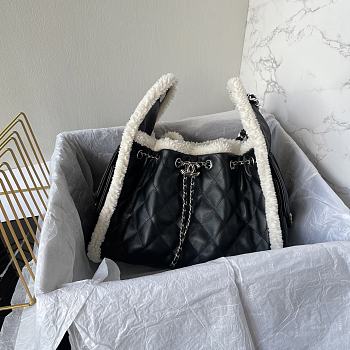 Chanel 25 small handbag Crumpled shearling sheepskin Black, Silver