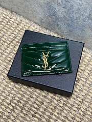 YSL CASSANDRE MATELASSÉ card case in patent leather in Green - 1