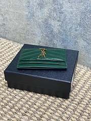 YSL CASSANDRE MATELASSÉ card case in patent leather in Green - 4