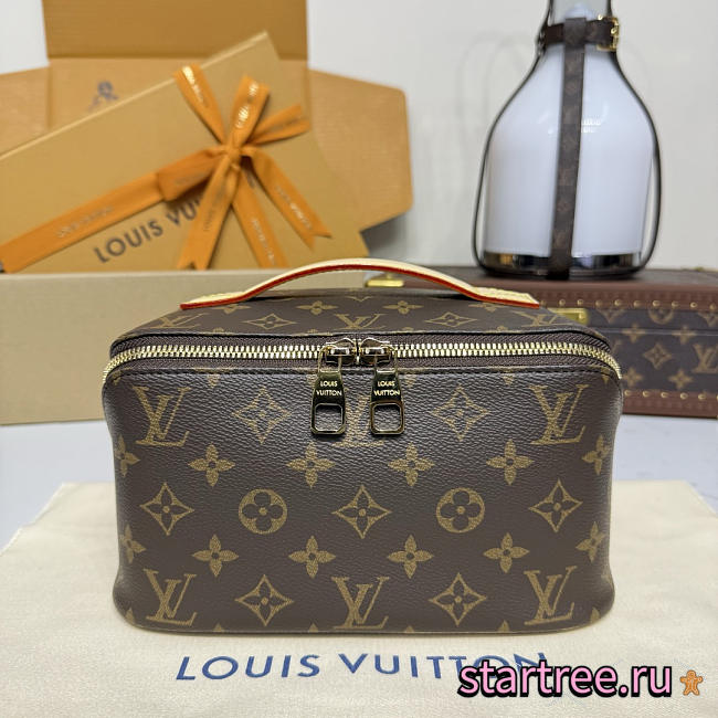 Louis Vuitton Toiletry Bag M11750-24-13*13CM - 1
