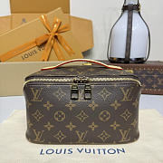 Louis Vuitton Toiletry Bag M11750-24-13*13CM - 1