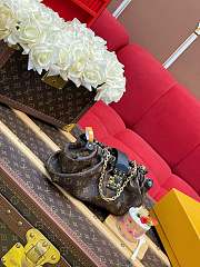 Louis Vuitton Pochette Sling Bag M27819-30*16*1CM - 6