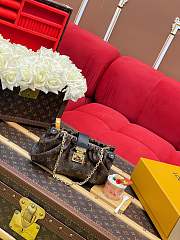 Louis Vuitton Pochette Sling Bag M27819-30*16*1CM - 4