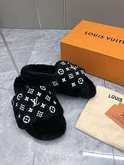 Louis Vuitton Slippers 036 - 3