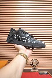 Louis Vuitton Sneakers 050 - 1