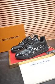 Louis Vuitton Sneakers 050 - 4