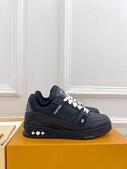Louis Vuitton Sneakers 051 - 1