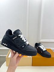 Louis Vuitton Sneakers 051 - 5
