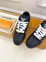 Louis Vuitton Sneakers 051 - 4