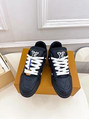 Louis Vuitton Sneakers 051 - 3