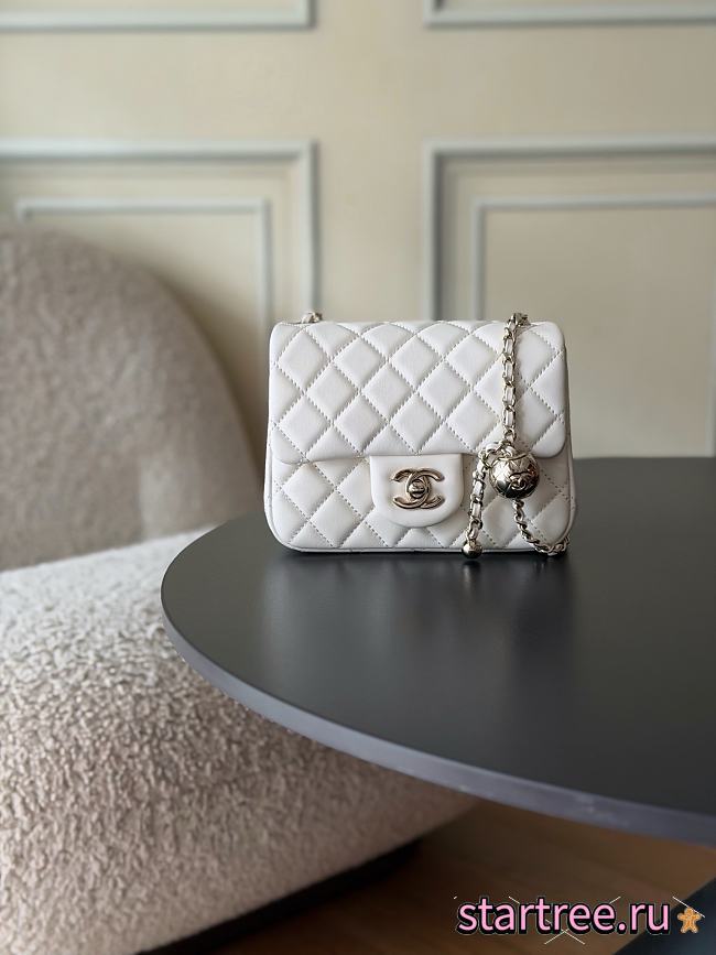 Chanel 23C Classic mini flap Lamskin White-12*18*7cm - 1
