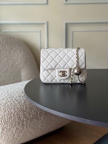 Chanel 23C Classic mini flap Lamskin White-12*18*7cm