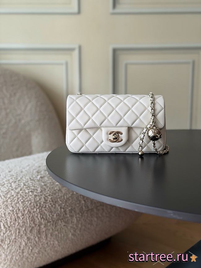 Chanel 23C Classic mini flap Lambskin White-13*20*7cm - 1