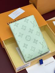 Louis VUitton Passport Cover M27612 Green-14*2*10CM - 3
