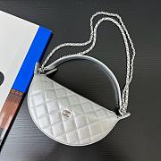Chanel Chain bag Lambskin and gold metal Silver- 15 x 22 x 6cm - 5