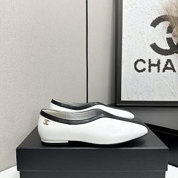 Chanel V-cut loafers 