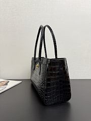CHANEL Small shopping bag Embossed crocodile-patterned calfskin Black- 20 x 39 x 13cm - 3