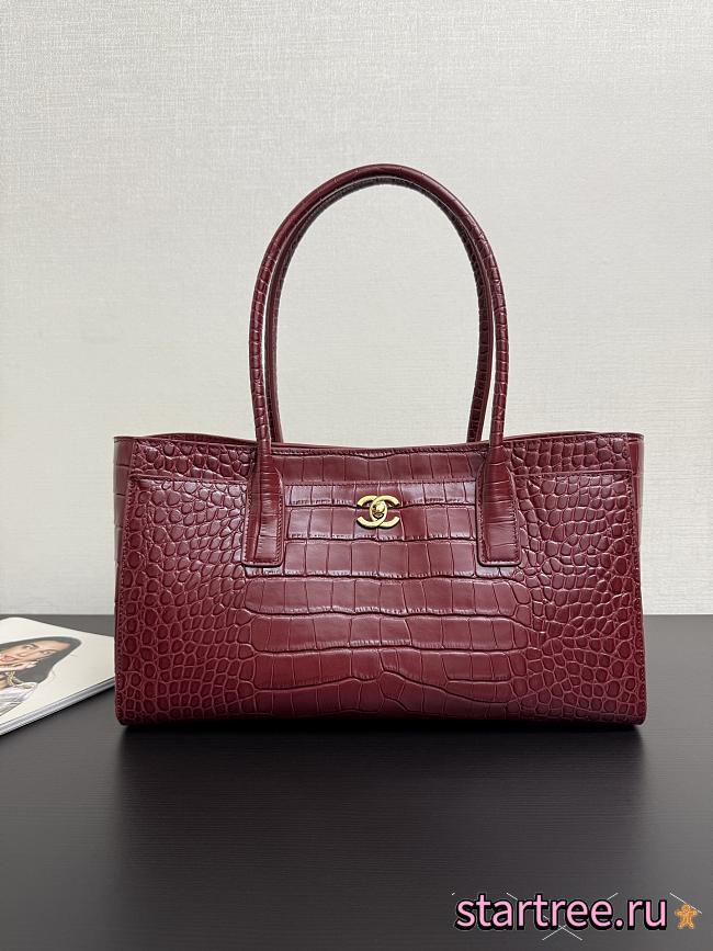 CHANEL Small shopping bag Embossed crocodile-patterned calfskin Burgundy- 20 x 39 x 13cm - 1