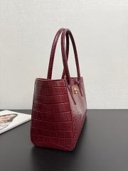 CHANEL Small shopping bag Embossed crocodile-patterned calfskin Burgundy- 20 x 39 x 13cm - 5