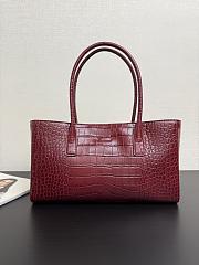 CHANEL Small shopping bag Embossed crocodile-patterned calfskin Burgundy- 20 x 39 x 13cm - 3