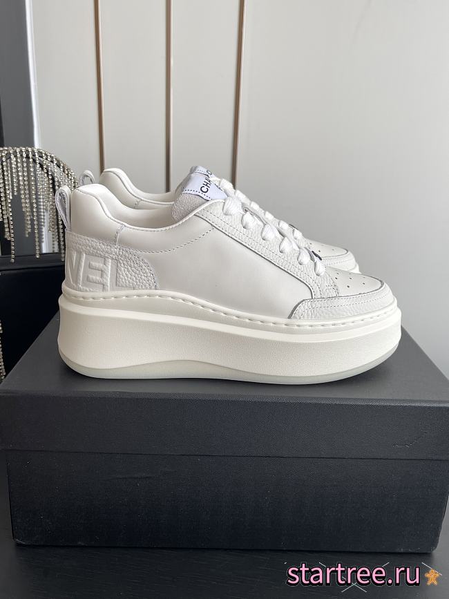 Chanel Sneakers 030 - 1