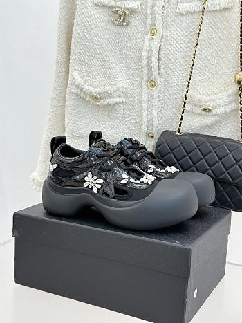 Chanel Sneakers 033