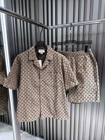 Gucci Thirt and shorts