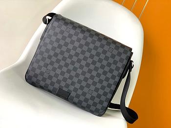 Louis vuitton district CohotBag mm damier ebene for Men N41212-33*27*9CM