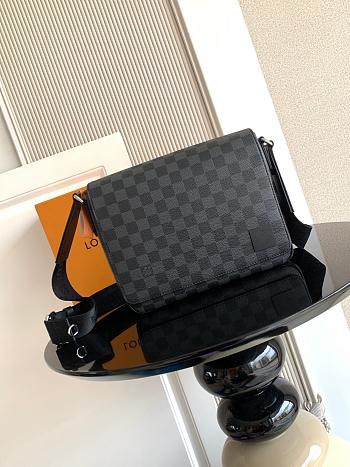 Louis Vuitton District PM Damier N42710 For Men-26*20*7CM
