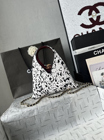Chanel Métiers d’art 2026 Small Tote Lambskin White & Black-23*23*7cm
