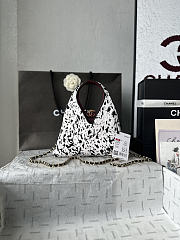 Chanel Métiers d’art 2026 Small Tote Lambskin White & Black-23*23*7cm - 5