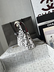 Chanel Métiers d’art 2026 Small Tote Lambskin White & Black-23*23*7cm - 3
