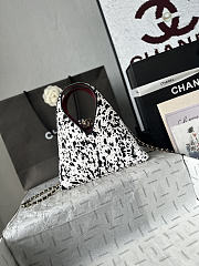 Chanel Métiers d’art 2026 Small Tote Lambskin White & Black-23*23*7cm - 2